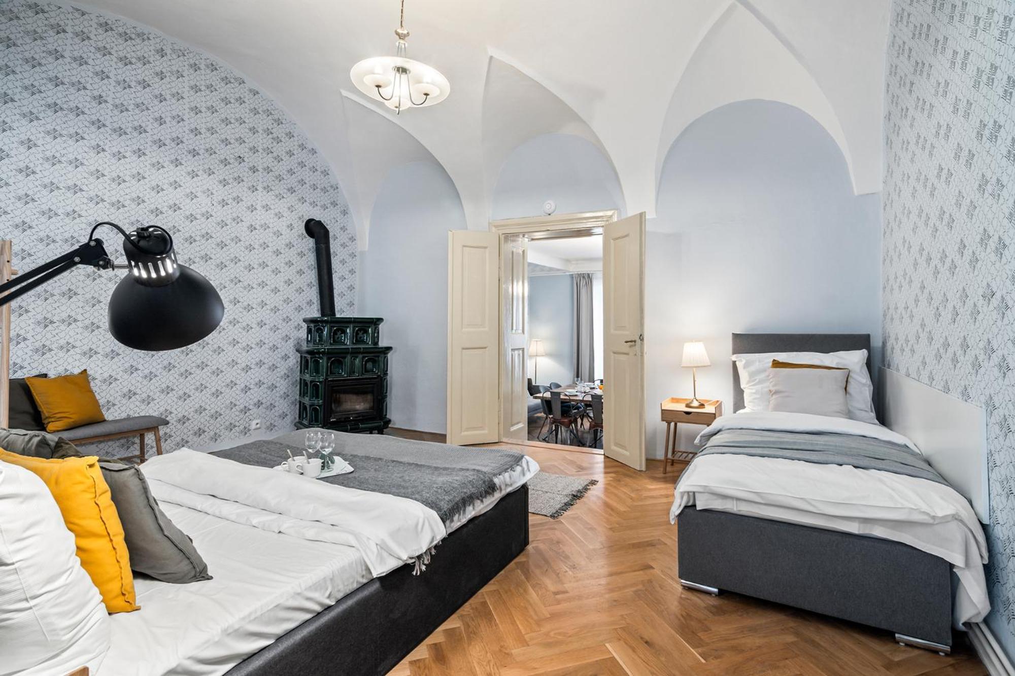 Charles Bridge Historical Apts By Michal&Friends Прага Екстер'єр фото